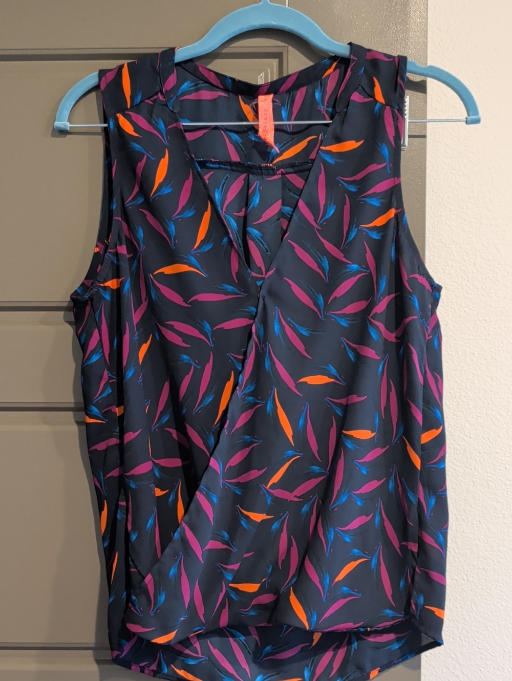 Women's Sleeveless V-Neck Camisole with Pink, Orange & Blue Leaf Motif Size S